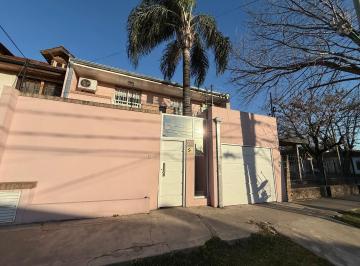 Casa de 6 ambientes, Ituzaingó · Excelente Propiedad con 3 Dorm. Distribuida en 2 Plantas con Jardín