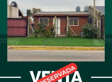 Casa · 61m² · 3 Ambientes · 2 Cocheras · Casa en Venta en Alejandro Petion, Cañuelas, Resto de La Provincia