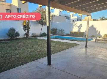 Casa · 150m² · 4 Ambientes · 2 Cocheras · Venta Casa 2 Dorm. en Planta Baja - Comarcas de Allende - Apta Credito