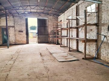 Bodega-Galpón · 190m² · Alquiler de Galpon con Buen Terreno