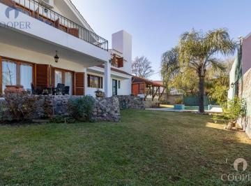 Casa de 9 ambientes, Córdoba · Apta Crédito - Excelente Propiedad en Venta - Bº Parque Chacabuco