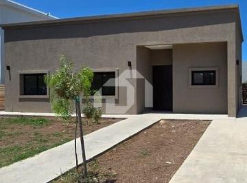 Casa · 150m² · 4 Ambientes · 2 Cocheras · Casa en Venta en San Ramón, Pilar del Este, Pilar