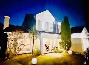 Casa · 320m² · 6 Ambientes · 2 Cocheras · Casa en Club de Campo Abril
