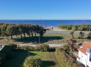 Casa · 120m² · 3 Ambientes · 1 Cochera · Chapadmalal Inversión Comercial: Propiedad con Zonificación C4 y Lote de 1000 m²