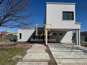 Casa · 230m² · 5 Ambientes · Casa en Venta San Sebastian
