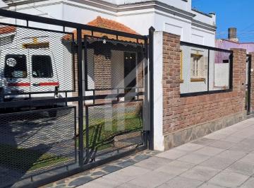 Casa · 240m² · 5 Ambientes · 1 Cochera · Casa Chalet en Venta en Boulogne, San Isidro, G. B. a. Zona Norte