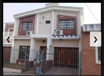 Casa en Venta de 3 ambientes Los Naranjos · Barrio Los Naranjos Exc Casa 3 Dorm. 2 Plantas Apta Credito