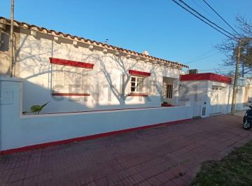 Casa · 132m² · 6 Ambientes · 1 Cochera · Se Vende Casa de Tres Dorm. y Todos Los Servicios en Rafaela