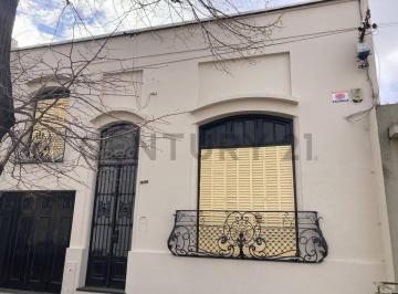Casa · 175m² · 4 Ambientes · 1 Cochera · 18 Entre 66 y 67 Casa en Venta La Plata