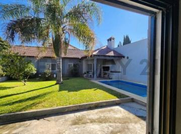 Casa · 230m² · 5 Ambientes · 4 Cocheras · Casa Palomar 4 Ambientes - Apta Credito