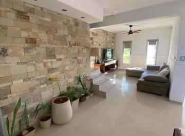 Casa · 157m² · 3 Dormitorios · 2 Cocheras · Casa en Las Tardes