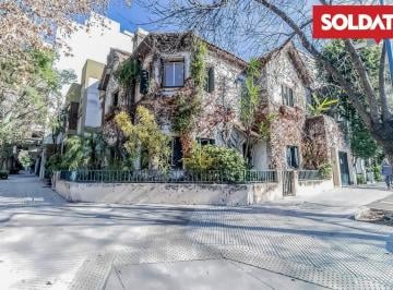 Casa · 230m² · 7 Ambientes · 1 Cochera · Casa en Venta Belgrano R.