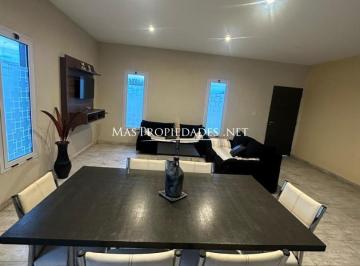 Casa · 133m² · 4 Ambientes · 1 Cochera · Casa en Alquiler Temporal Canning en Santo Domingo