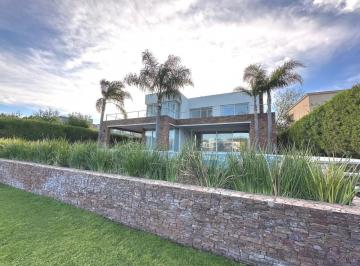 Casa · 403m² · 4 Dormitorios · 4 Cocheras · Casa - Santa Barbara