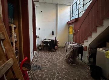 PH · 92m² · 4 Ambientes · PH 4 Ambientes con Terraza y Quincho en Venta - Av La Plata – a Reciclar