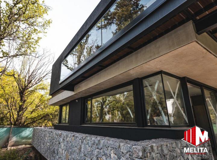 Casa · 520m² · 6 Ambientes · 2 Cocheras