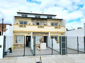Casa · 100m² · 4 Ambientes · 2 Cocheras · Triplex en Venta en Villa Luzuriaga