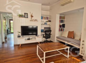 Casa · 130m² · 4 Ambientes · 2 Cocheras · Casa en Castelar Norte