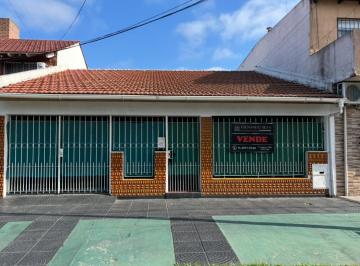 Casa · 122m² · 3 Ambientes · 1 Cochera · Venta de Chalet 3 Ambientes Gerli - Lanus Oeste