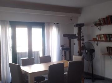 PH de 3 ambientes, Barracas · PH en Venta de 2 Dorm. Al Frente con Balcón en Barracas