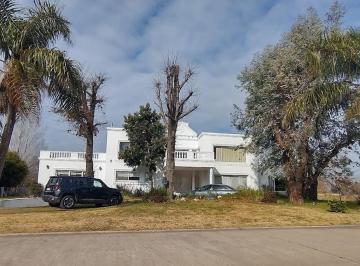 Casa · 572m² · 6 Ambientes · 2 Cocheras · Importante Mansiòn de Estilo en Boca Raton Usd 600.000.