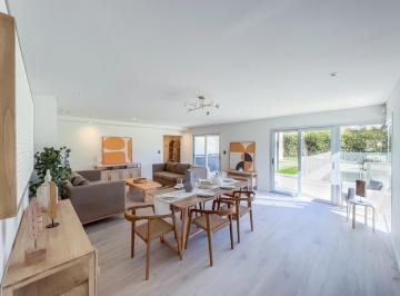 Casa · 220m² · 5 Ambientes · 1 Cochera · Casa 3 Dorm., Cocina Separada, Pileta, Funes Hill, Sobre Blvd