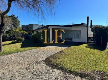 Casa · 230m² · 5 Ambientes · 5 Cocheras · Venta de Casa en Álamo Alto Apto Credito