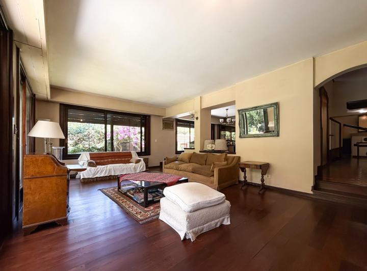 Casa · 272m² · 4 Dormitorios · 2 Cocheras