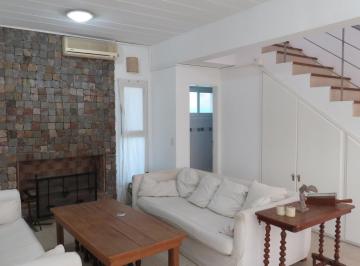 Casa · 257m² · 8 Ambientes · Casa en Oportunidad Para Refaccionar, Casi Precio Lote