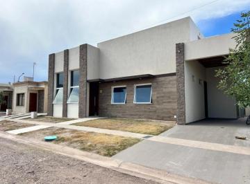 Casa de 4 ambientes, Maipú · Casa en Venta de 300 m², Barrio Pinar del Sol V, Luzuriaga, Maipú
