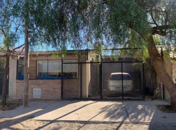 Casa · 120m² · 4 Ambientes · 1 Cochera · Casa 2 Dormitorio con Pileta en Centenario