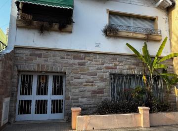 Casa de 5 ambientes, La Plata · Casa de Estilo Ideal Institución