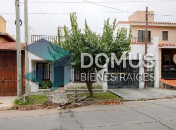 Casa · 250m² · 4 Dormitorios · 1 Cochera · Venta Casa Barrio Tres Cerritos