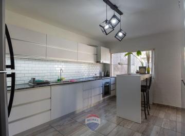 Casa · 150m² · 5 Ambientes · 1 Cochera · Alquiler Casa 3 Dorm. con Cochera