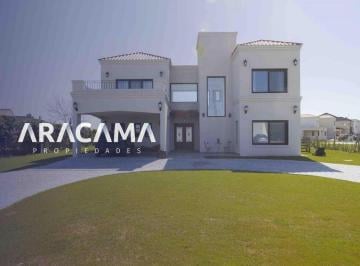 Casa · 260m² · 5 Ambientes · 2 Cocheras · Casa en Venta en La Providencia 4 Dorm. - Canning