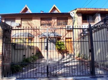 Casa · 245m² · 4 Ambientes · 2 Cocheras · Duplex en Alquiler en Olivos con Pileta