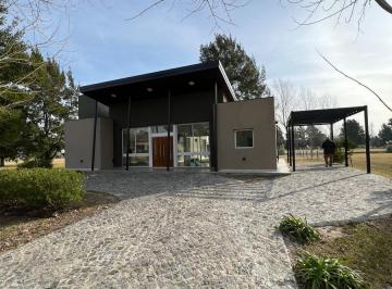 Casa · 140m² · 4 Ambientes · 1 Cochera · Casa en Posada de Los Lagos