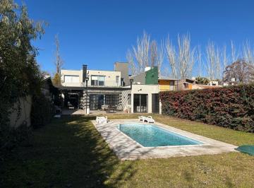 Casa de 4 ambientes, Maipú · Casa Azcuenaga, 3 Dorm, 3 Baños, 3 Cocheras, Jardín, Piscina, Apto Crédito