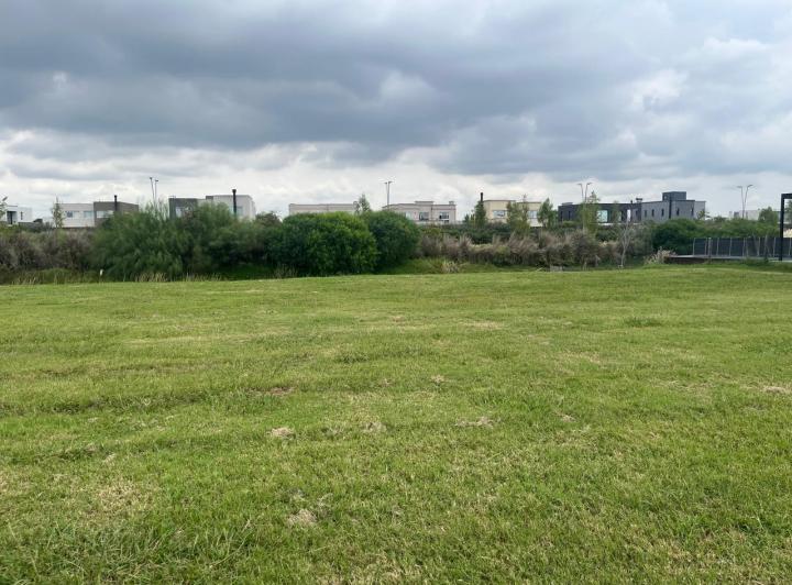 Terreno · 681m²
