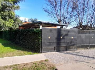 Casa · 74m² · 4 Ambientes · 2 Cocheras · Casa en Presidente Derqui