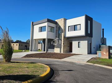 Casa · 186m² · 4 Ambientes · 2 Cocheras · Casa en Venta en Santa Elisa, Pilar del Este, Pilar