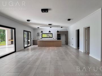 Casa · 160m² · 4 Ambientes · Venta - Casa a Estrenar - Vista Al Golf - Barrio Medal Country Club - Pilar