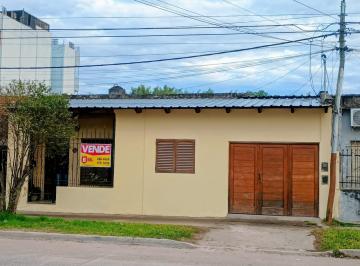 Casa · 140m² · 2 Dormitorios · 2 Cocheras · Casa de 2 Dorm. Sobre Av!