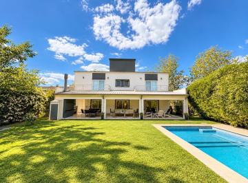 Casa · 285m² · 5 Ambientes · Casa en Venta en Weston 5 Ambientes | Lote Central