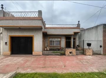 Casa · 300m² · 5 Ambientes · 1 Cochera · Casa en Venta Castelar