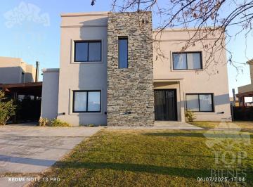 Casa · 167m² · 5 Ambientes · 1 Cochera · Casa en El Canton - Puerto Lote Interno