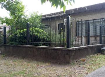 Casa · 224m² · 3 Ambientes · 1 Cochera · Gran Construcción: Casa con Local Comercial