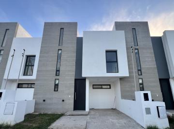 Casa · 130m² · 4 Ambientes · 1 Cochera · Duplex en Venta Prados de Manantiales 3 Dorm. con Terraza