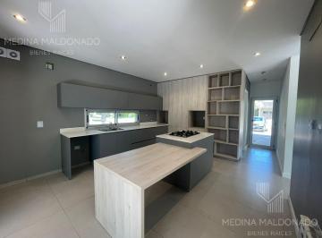 Casa · 300m² · 6 Ambientes · 2 Cocheras · Casa de 6 Ambientes en Venta a Estrenar - Fincas de Hudson