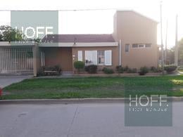 Casa · 70m² · 4 Ambientes · 1 Cochera · Casa en Venta de 2 Dorm. con Cochera y Patio (Centro de Villa Ángela)